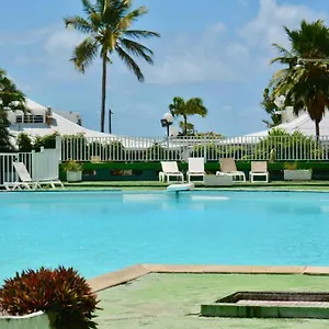 Appartement Spacieux Avec Citerne A Eau Et Acces Direct A La, Le Gosier (Grande-Terre)